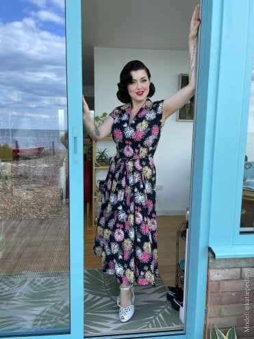 40s-1940s-50s-1950s-Vivien-of-Holloway-Best-Vintage-Reproduction-Swing-Rockabilly-Pinup-Day-Dress-Runaround-Sue-Chrysanthemum_Black