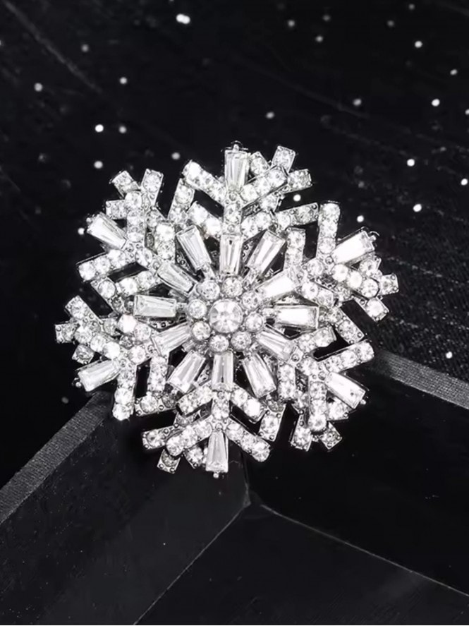 Sparkling Snowflake Brooch Silver